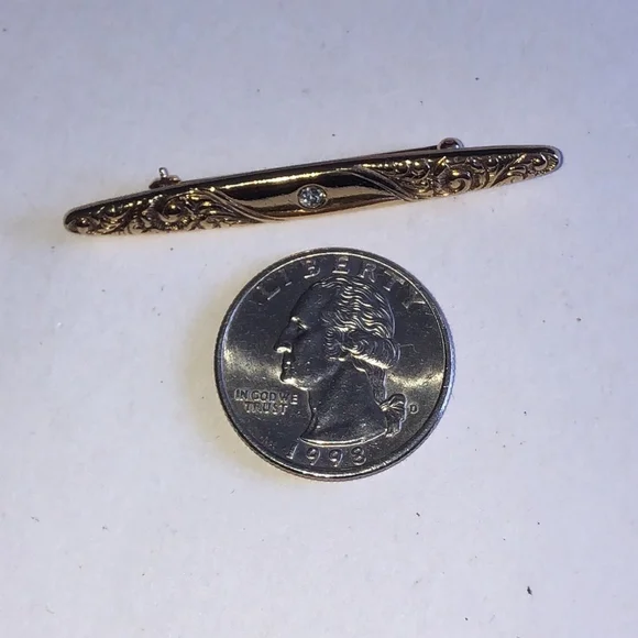 Avon Vintage Gold Tone Brooch with Intricate Design - Picture 5 of 5